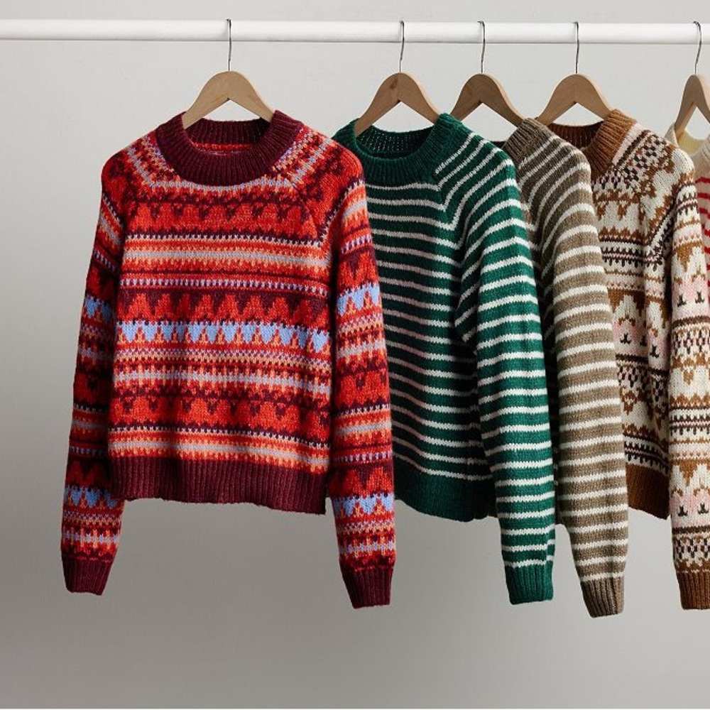Festive Raglan Pullover Knit Sweater with Designs - Picture 3 of 8